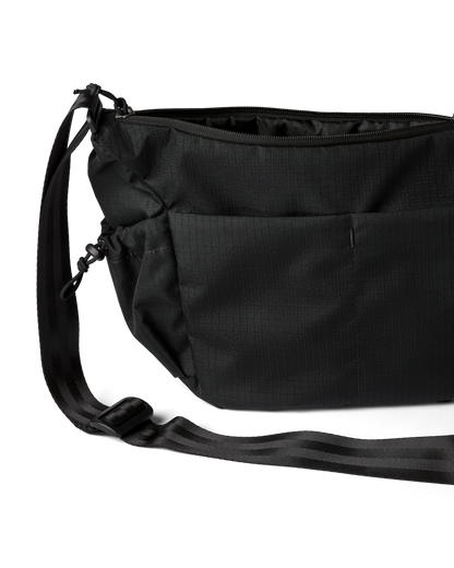 Viaje 9L Shoulder Bag