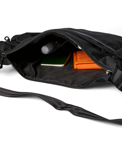 Viaje 9L Shoulder Bag