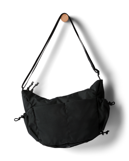 Viaje 9L Shoulder Bag