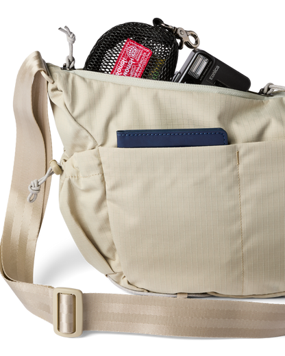 Viaje 9L Shoulder Bag