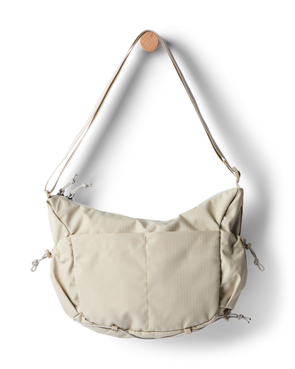 Viaje 9L Shoulder Bag